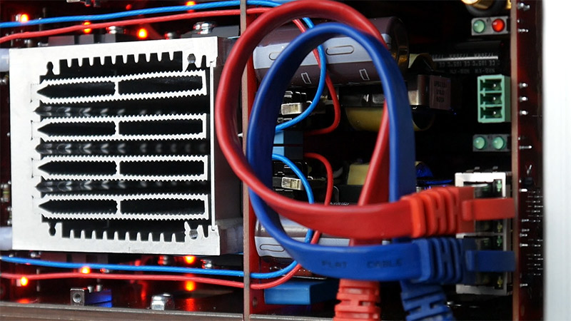 High-accuracy amplifier and measuring units for professional 3-phase relay testing!